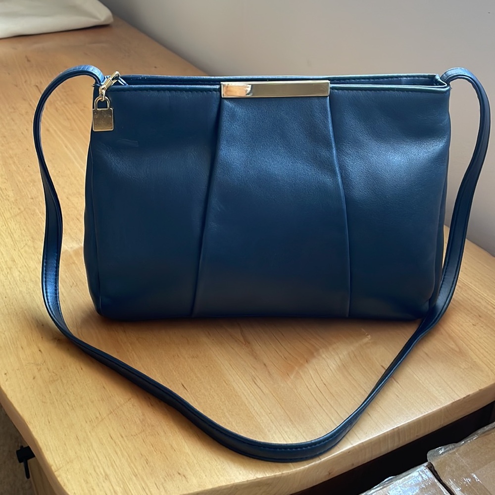 Amanda Smith Shoulder Bag.